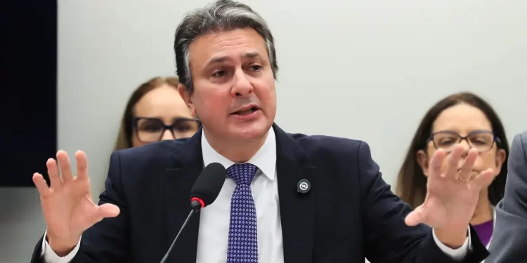 População deve cobrar Câmara sobre PEC da Blindagem, diz ministro