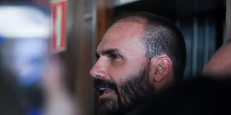 PL oficializa Eduardo Bolsonaro como líder da Minoria na Câmara