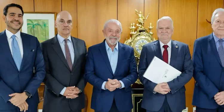 Fachin e Moraes convidam Lula para posse no STF