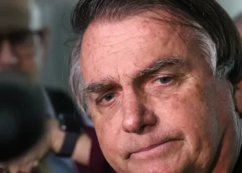 Moraes autoriza ida de Bolsonaro a hospital para procedimento na pele