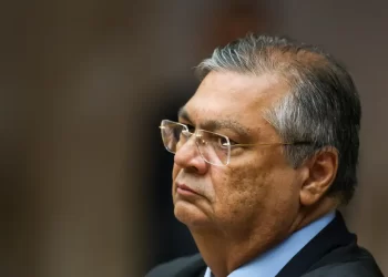 Dino vence ação contra hospital por morte de filho e doará dinheiro