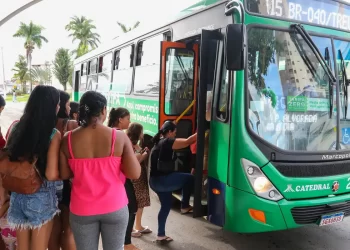 Setor de serviços cresce 0,1% em agosto e amplia recorde