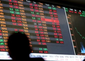 Bolsa volta a bater recorde e dólar cai para R$ 5,36