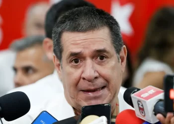 EUA suspendem sanções contra ex-presidente do Paraguai Horacio Cartes