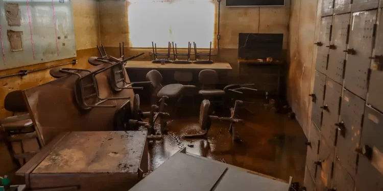 Comunidades ajudam a reconstruir escolas resilientes a crise climática