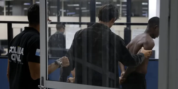 Megaoperação no Rio cumpriu 20 dos 100 mandados de prisão pretendidos