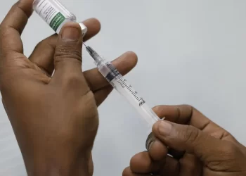 Vacinação despenca na Maré em dias de operação policial, aponta Unicef