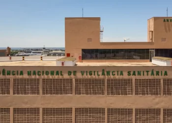 Anvisa proíbe lote falso de chá e suplementos inseguros para o consumo