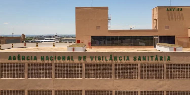 Anvisa proíbe lote falso de chá e suplementos inseguros para o consumo