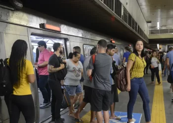 Metrô do Rio resolve problema de sinalização e trens voltam a operar