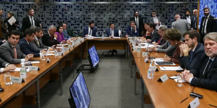 Câmara pode votar amanhã tornar crime hediondo adulterar alimentos