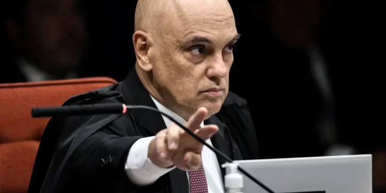 Moraes pede que defesa de Collor explique desligamento de tornozeleira