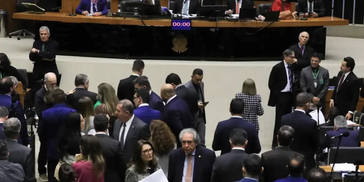 Câmara aprova projeto que tipifica o crime de domínio de cidades