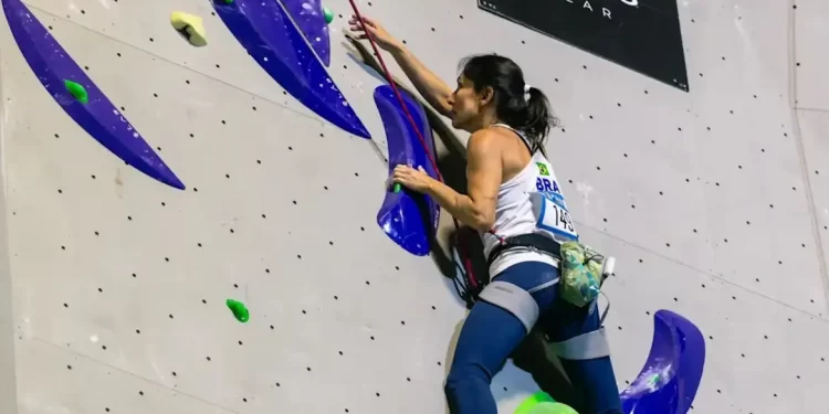 Marina Dias é ouro na etapa de Laval da Copa do Mundo de paraescalada