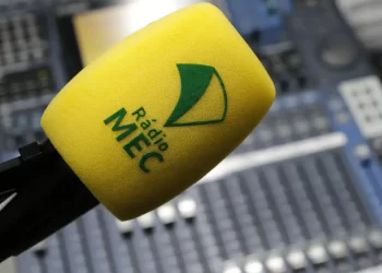 Rádio MEC estreia temporada de crônicas de Ruy Castro e Heloisa Seixas