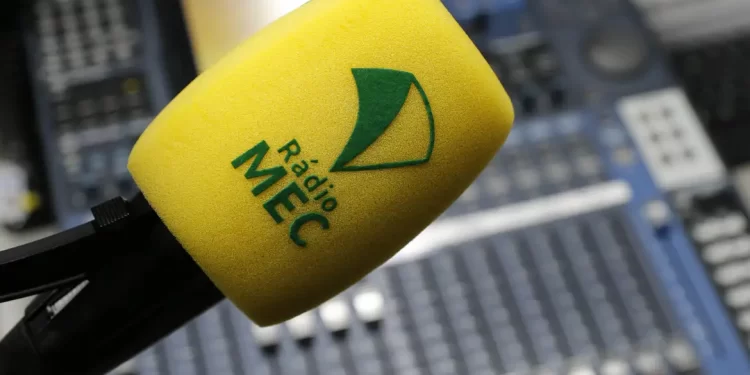Rádio MEC estreia temporada de crônicas de Ruy Castro e Heloisa Seixas