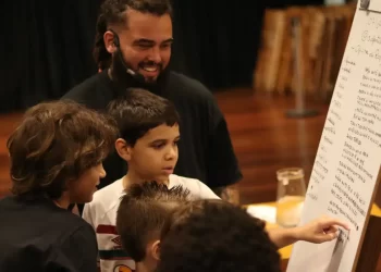Projeto leva batalha de poesias a escolas públicas do Rio de Janeiro