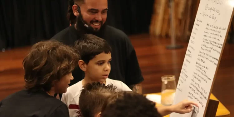 Projeto leva batalha de poesias a escolas públicas do Rio de Janeiro