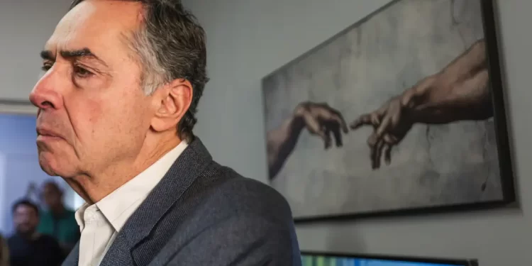 Barroso passa mal e é internado em hospital de Brasília