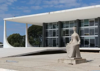 Em carta de próprio punho, Martins pede a Moraes volta de advogados