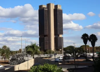 Inflação de 2025 ficará abaixo do teto da meta, em 4,46%