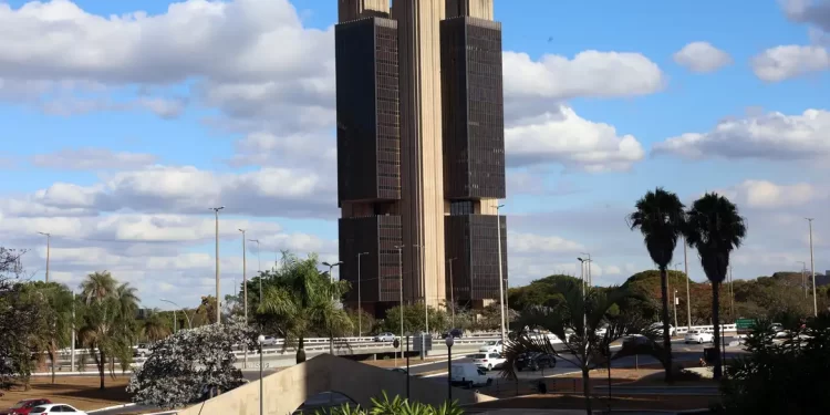 Inflação de 2025 ficará abaixo do teto da meta, em 4,46%