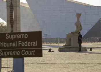 Defesa de Bolsonaro entra com novo recurso no STF contra condenação