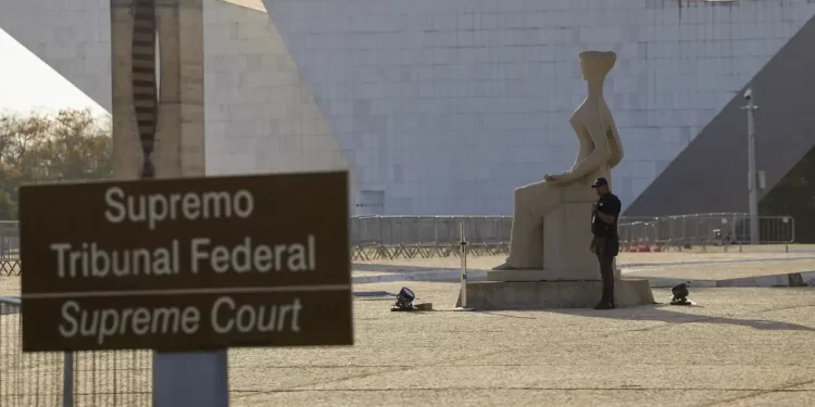 Defesa de Bolsonaro entra com novo recurso no STF contra condenação