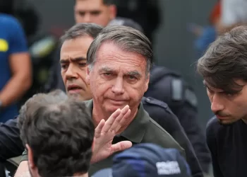 Moraes autoriza Bolsonaro a receber comida especial na prisão