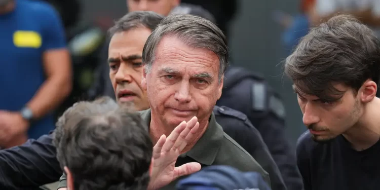 Moraes autoriza Bolsonaro a receber comida especial na prisão
