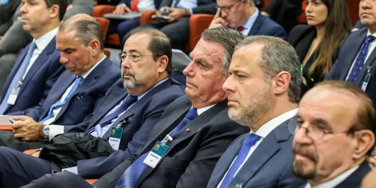 Defesas de Bolsonaro e de outros réus contestam execução das penas