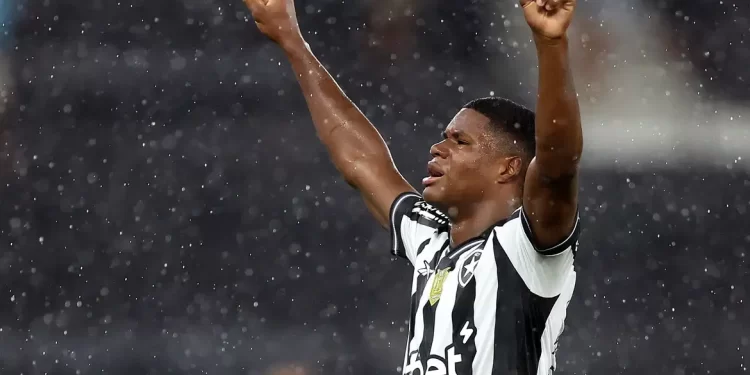 Panamenho José Kadir leva Botafogo à vitória no Brasileiro