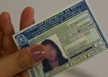 Tentativas de fraudes com documentos mais que dobram de 2022 a 2025