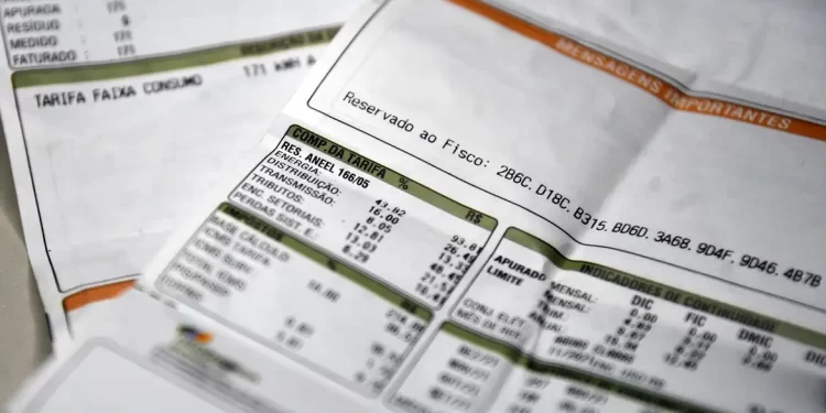 Aneel mantém bandeira vermelha 1 na conta de luz em novembro