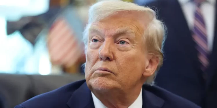 Trump diz em rede social que espaço aéreo da Venezuela está fechado