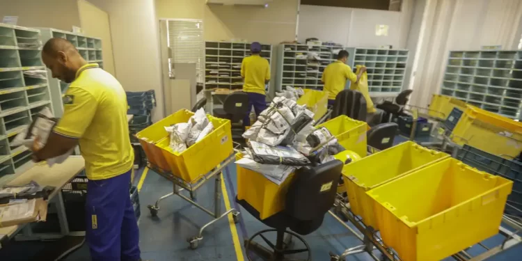 Correios aprovam demissão voluntária e fechamento de agências