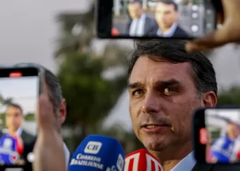 Moraes autoriza a visita dos filhos de Bolsonaro na PF