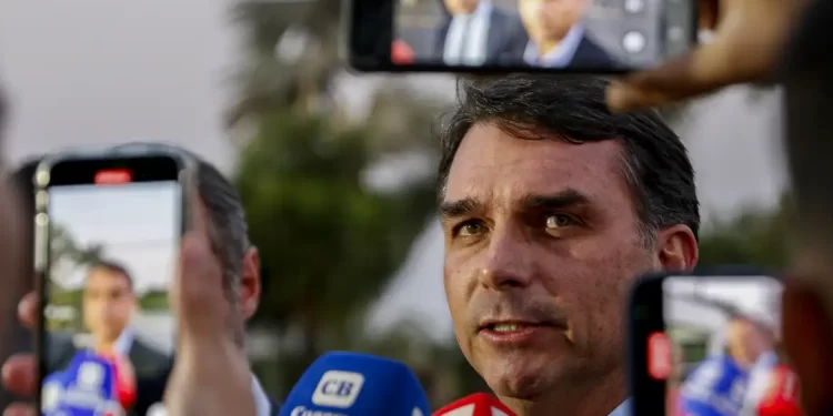Moraes autoriza a visita dos filhos de Bolsonaro na PF
