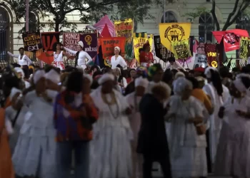 Caravanas saem de SP rumo à Marcha das Mulheres Negras em Brasília