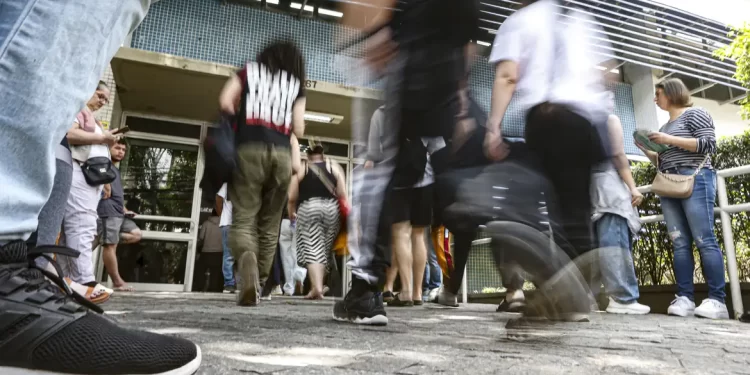 Entenda como é calculada a nota das provas objetivas do Enem 2025