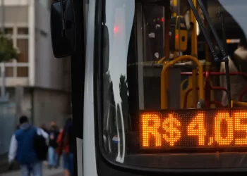 Em livro, deputado defende fundo para oferecer transporte gratuito