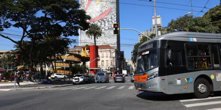 Prefeitura de SP anuncia aumento nas passagens de ônibus para R$ 5,30