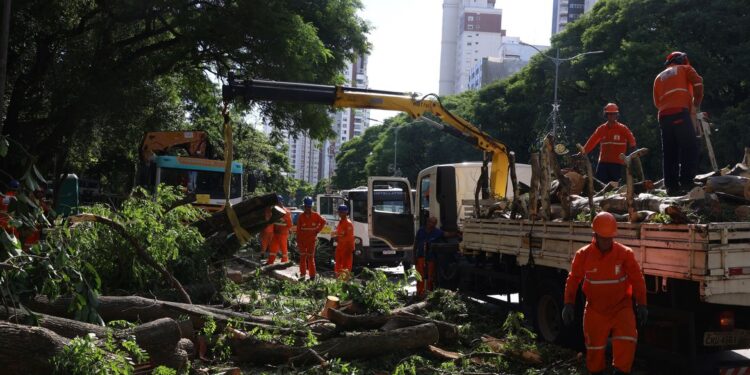 Volta a subir em São Paulo o número de clientes sem energia