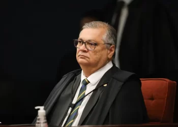Dino vota pela condenação de cinco PMs do DF a 16 anos pelo 8/1
