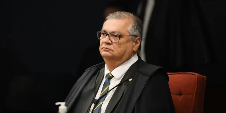 Dino vota pela condenação de cinco PMs do DF a 16 anos pelo 8/1