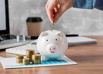 Com baixa atratividade, poupança volta a encolher em novembro