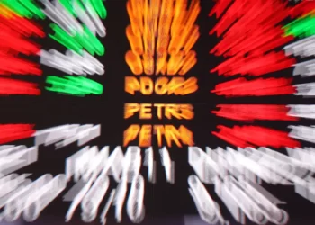 Bolsa supera os 162 mil pontos com dados de desaceleração da economia