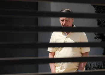 Bolsonaro inicia reabilitação pós-operatória