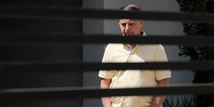 Bolsonaro inicia reabilitação pós-operatória