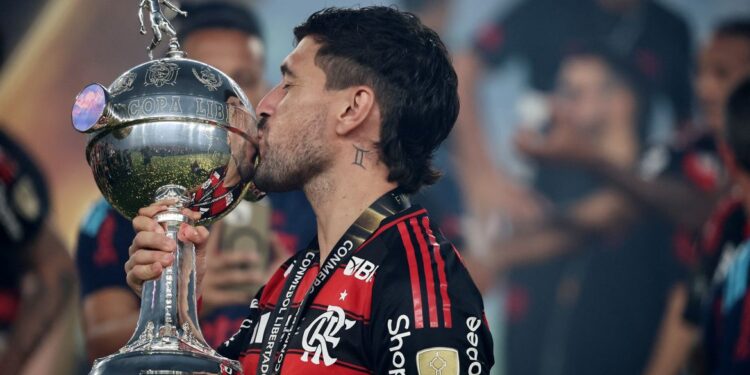 Arrascaeta é finalista no tradicional prêmio Rei da América